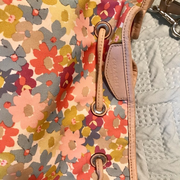 COACH floral crossbody/ shoulder bag - Picture 4 of 4
